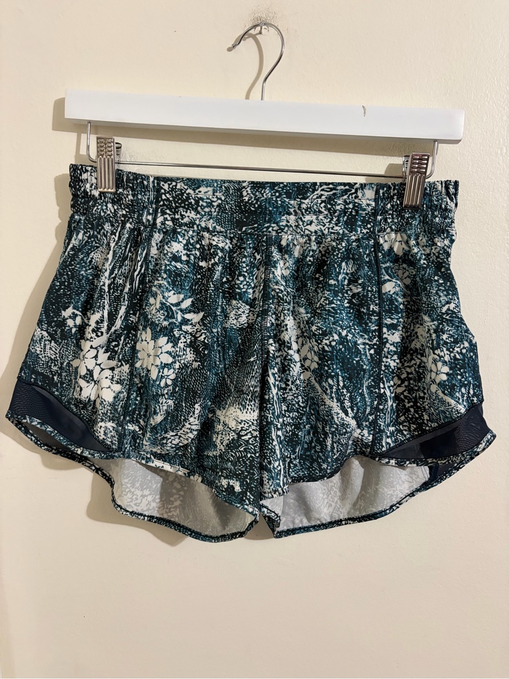 lululemon athletica Women's Floral Print Athletic Shorts - Teal/White